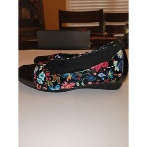 ANGEL STEP SHOES-FLORAL-SIZE 6